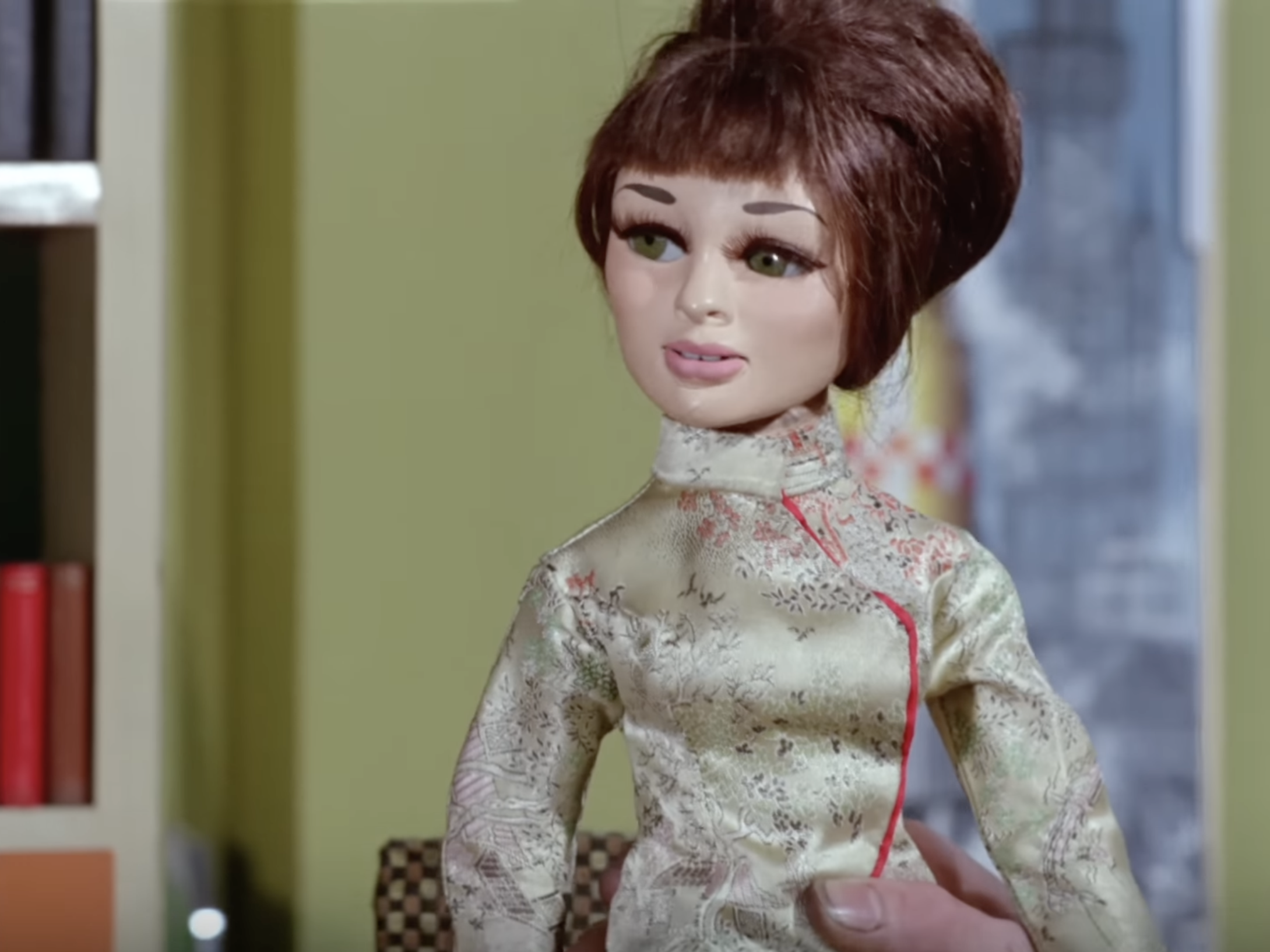 The same shot of Tin-Tin Kyrano, with the crop removed, and showing a human’s hand holding Tin-Tin at the waist to move her around.